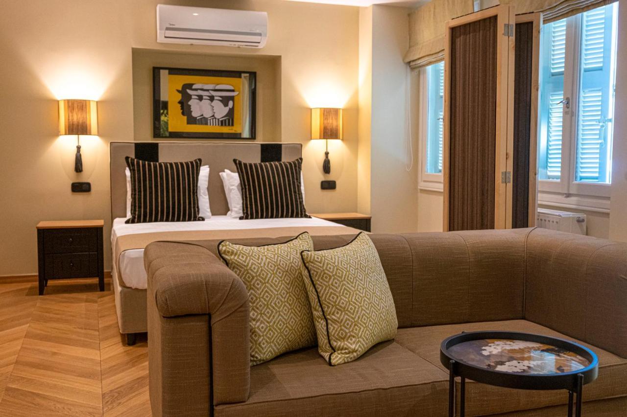 Ipelhome - Plaka Boutique Apartments Athena Bagian luar foto
