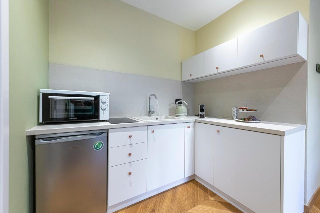 Ipelhome - Plaka Boutique Apartments Athena Bagian luar foto