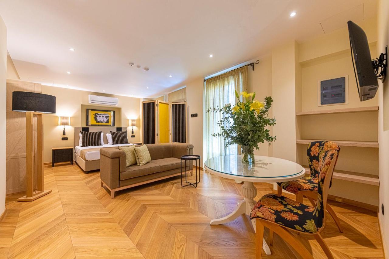 Ipelhome - Plaka Boutique Apartments Athena Bagian luar foto