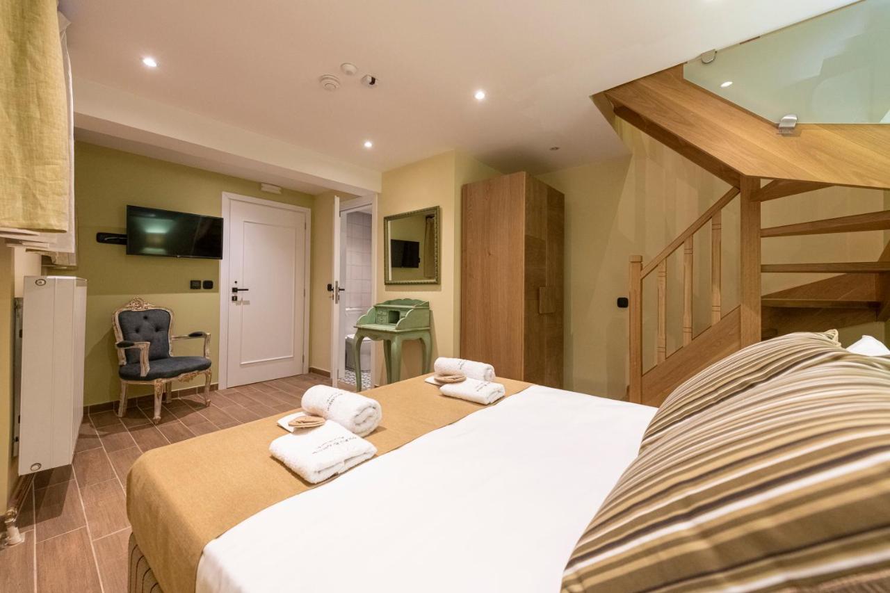 Ipelhome - Plaka Boutique Apartments Athena Bagian luar foto
