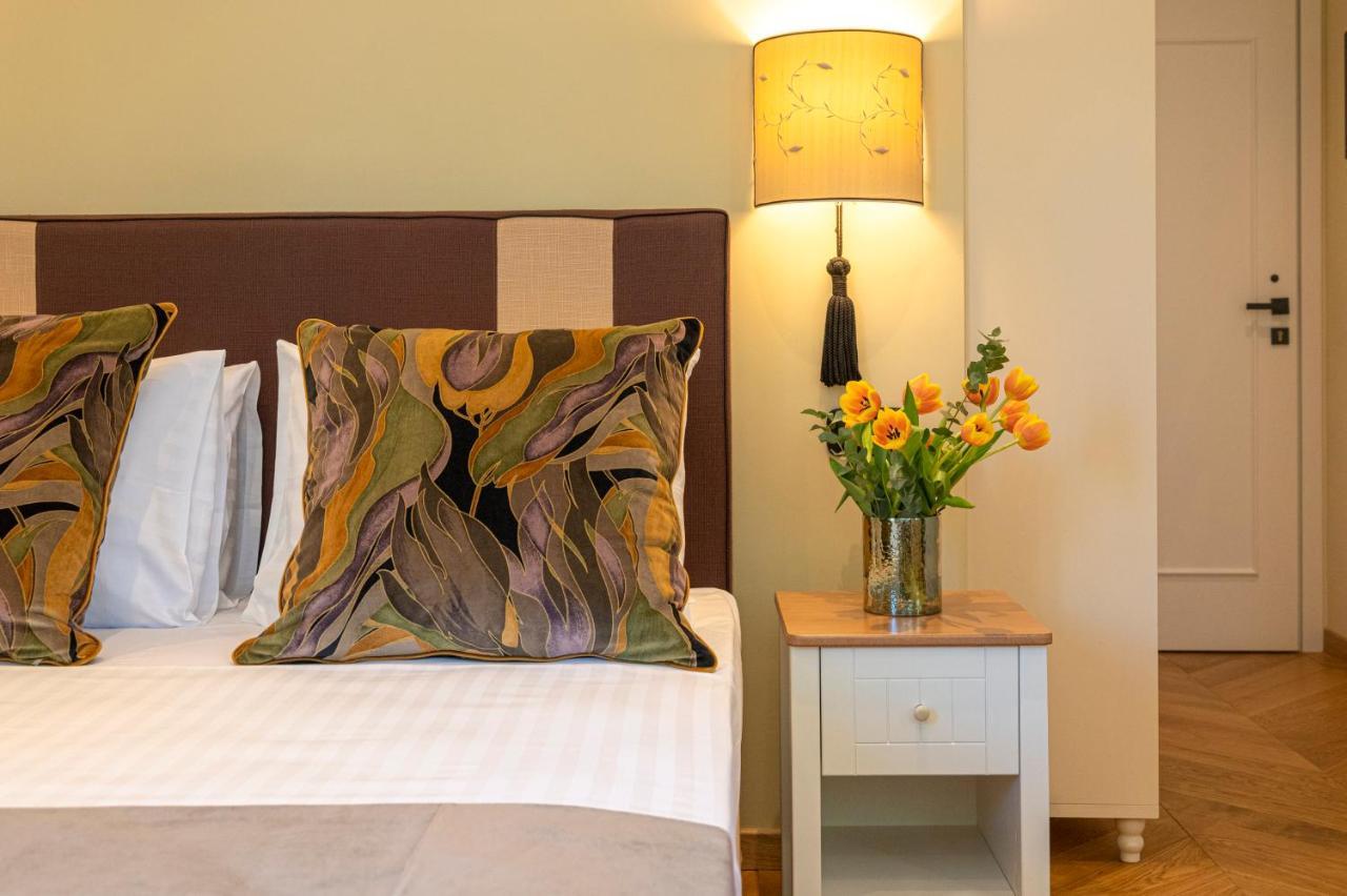 Ipelhome - Plaka Boutique Apartments Athena Bagian luar foto