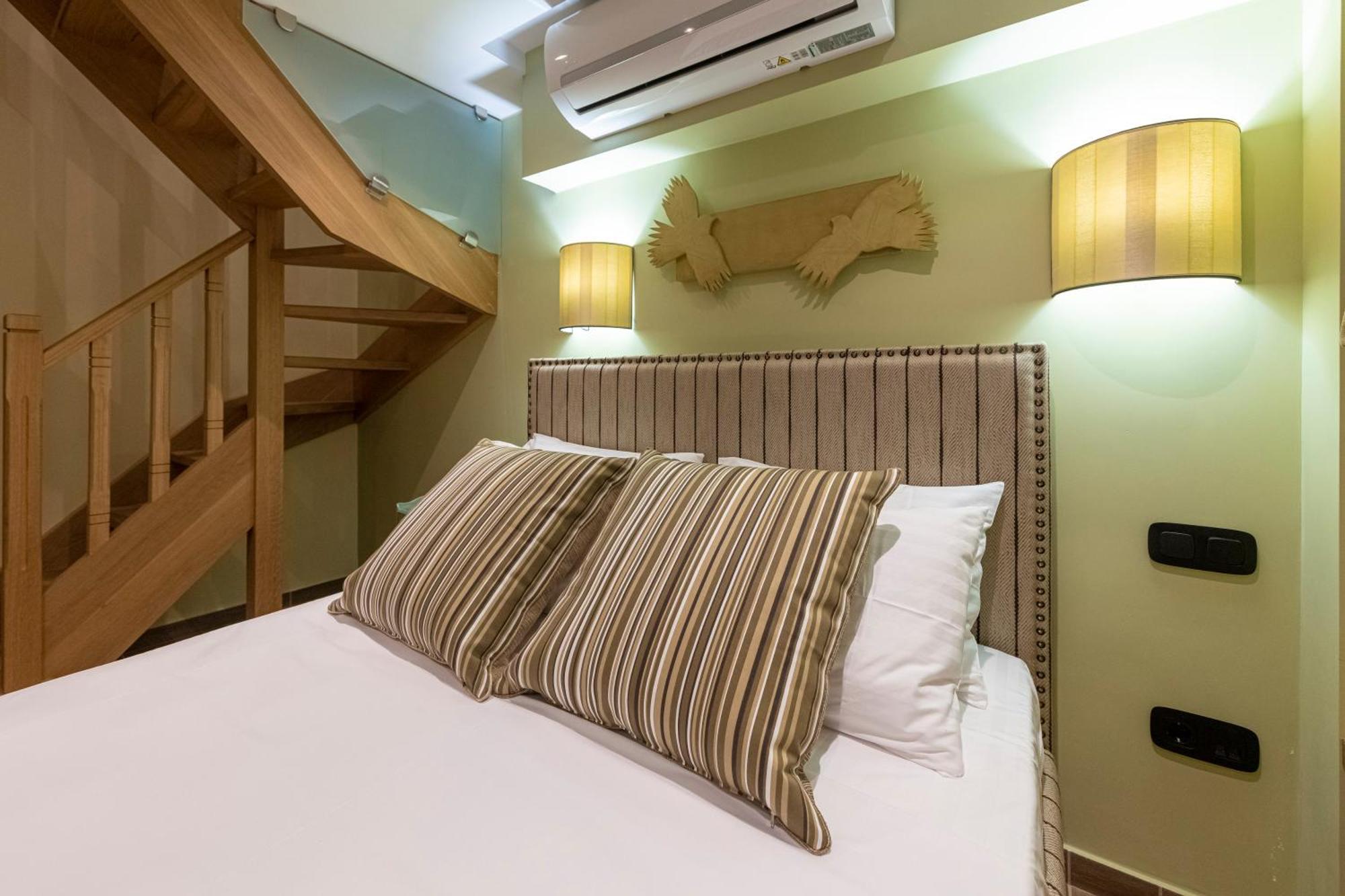 Ipelhome - Plaka Boutique Apartments Athena Bagian luar foto