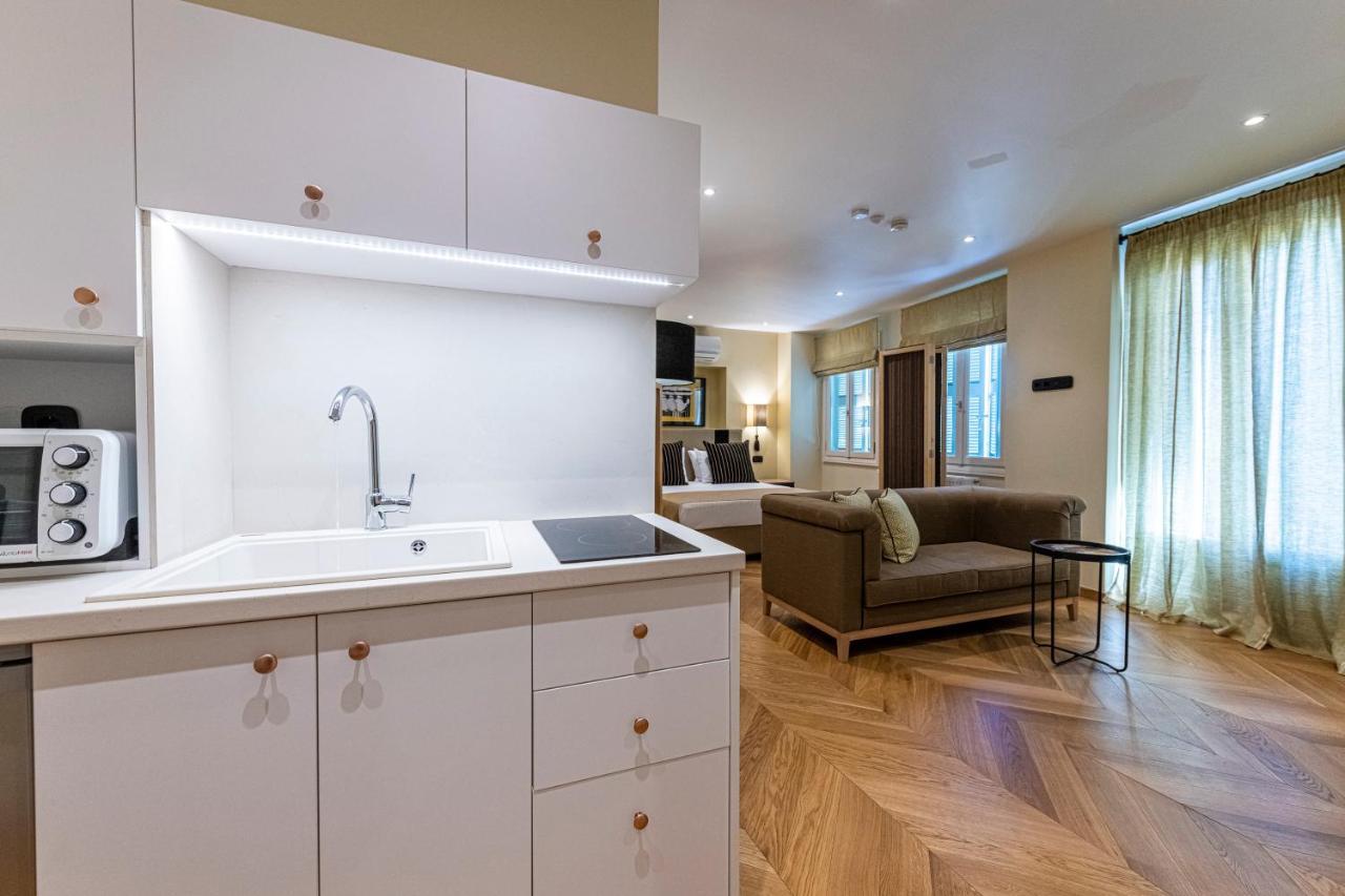 Ipelhome - Plaka Boutique Apartments Athena Bagian luar foto