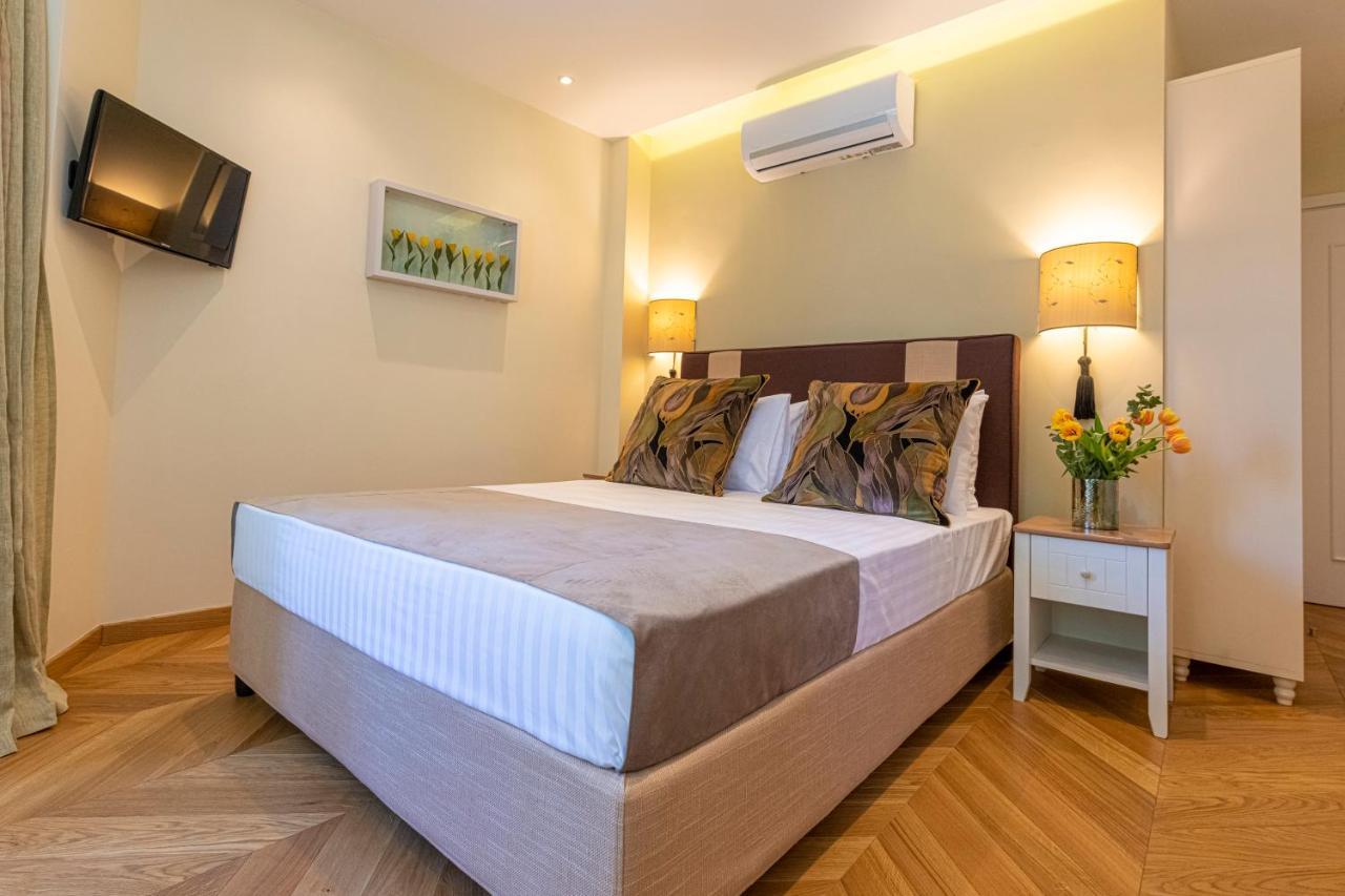 Ipelhome - Plaka Boutique Apartments Athena Bagian luar foto