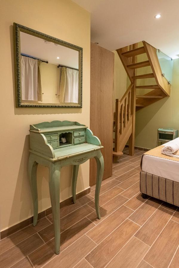 Ipelhome - Plaka Boutique Apartments Athena Bagian luar foto