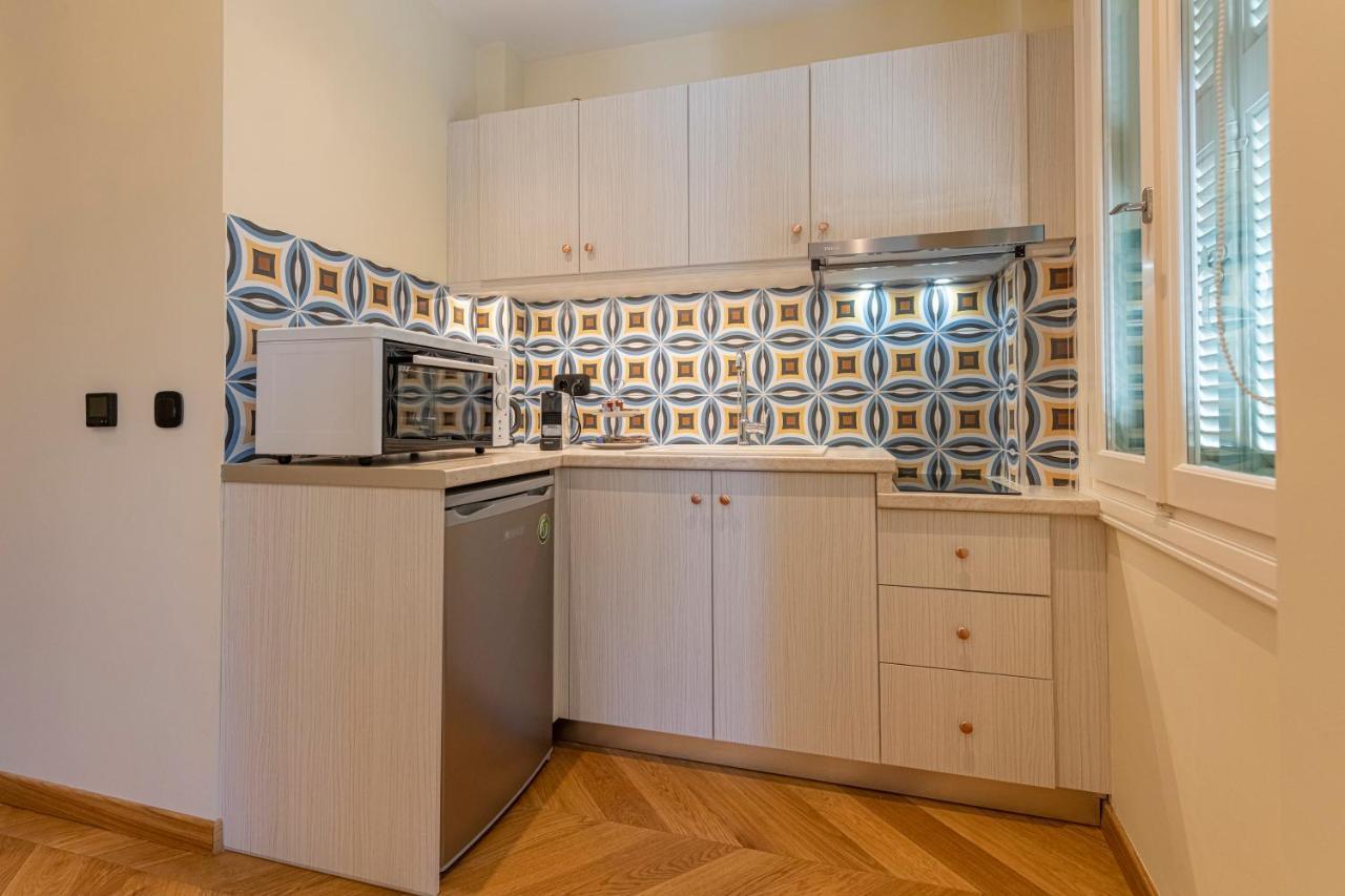 Ipelhome - Plaka Boutique Apartments Athena Bagian luar foto