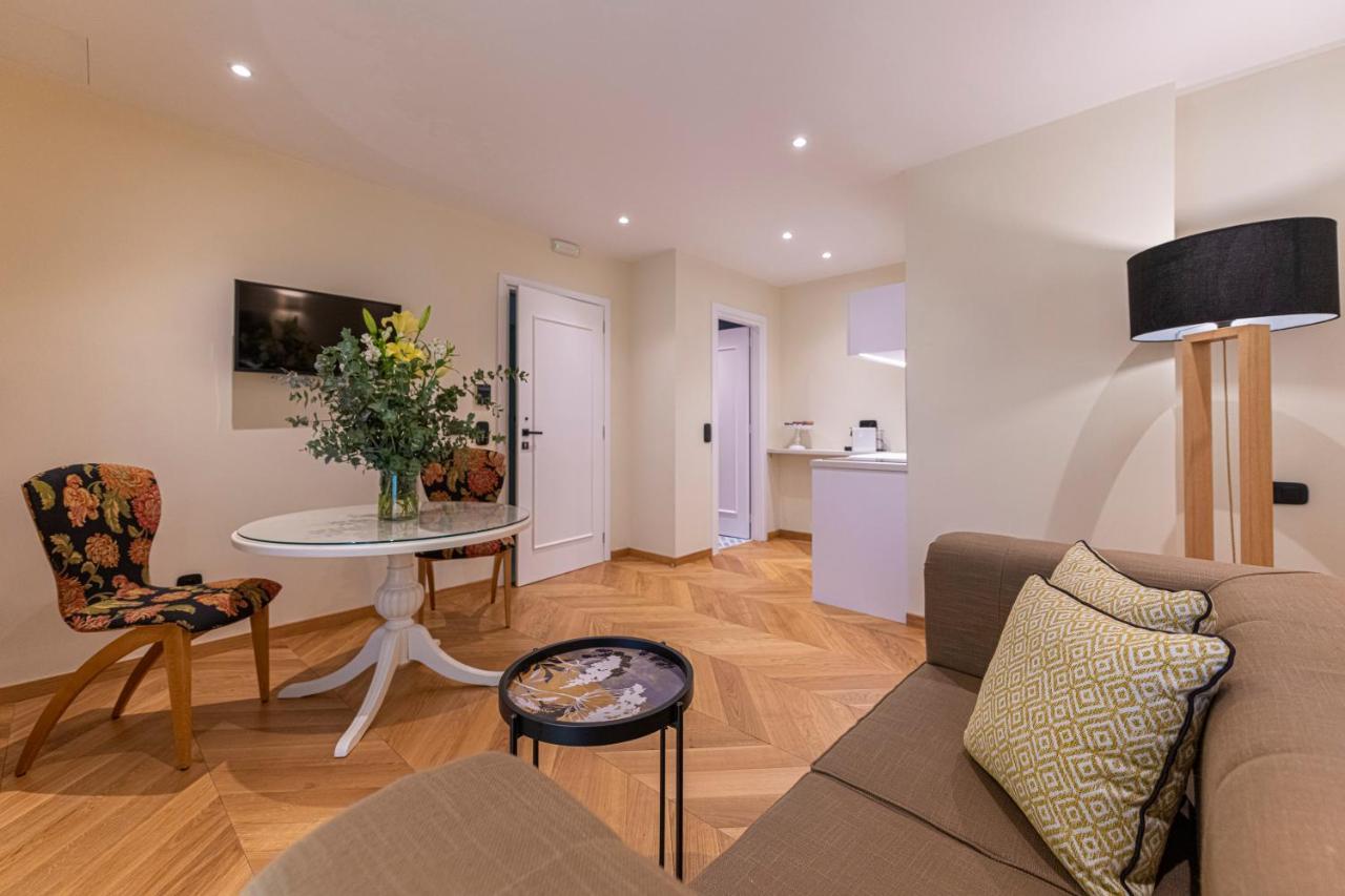 Ipelhome - Plaka Boutique Apartments Athena Bagian luar foto