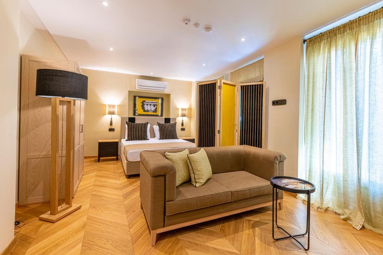 Ipelhome - Plaka Boutique Apartments Athena Bagian luar foto