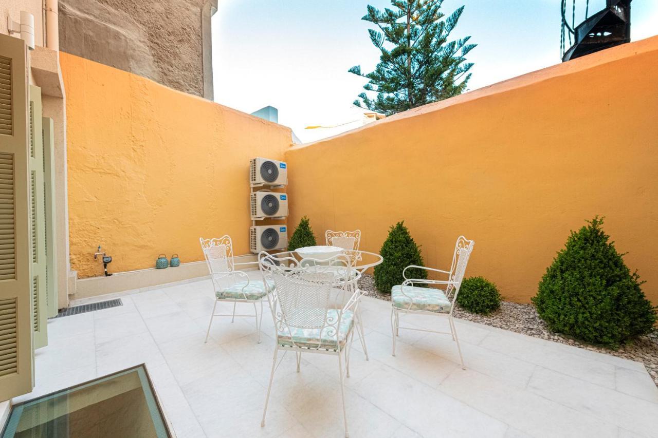 Ipelhome - Plaka Boutique Apartments Athena Bagian luar foto