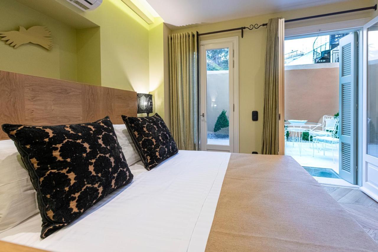 Ipelhome - Plaka Boutique Apartments Athena Bagian luar foto