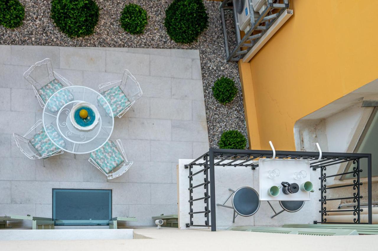 Ipelhome - Plaka Boutique Apartments Athena Bagian luar foto