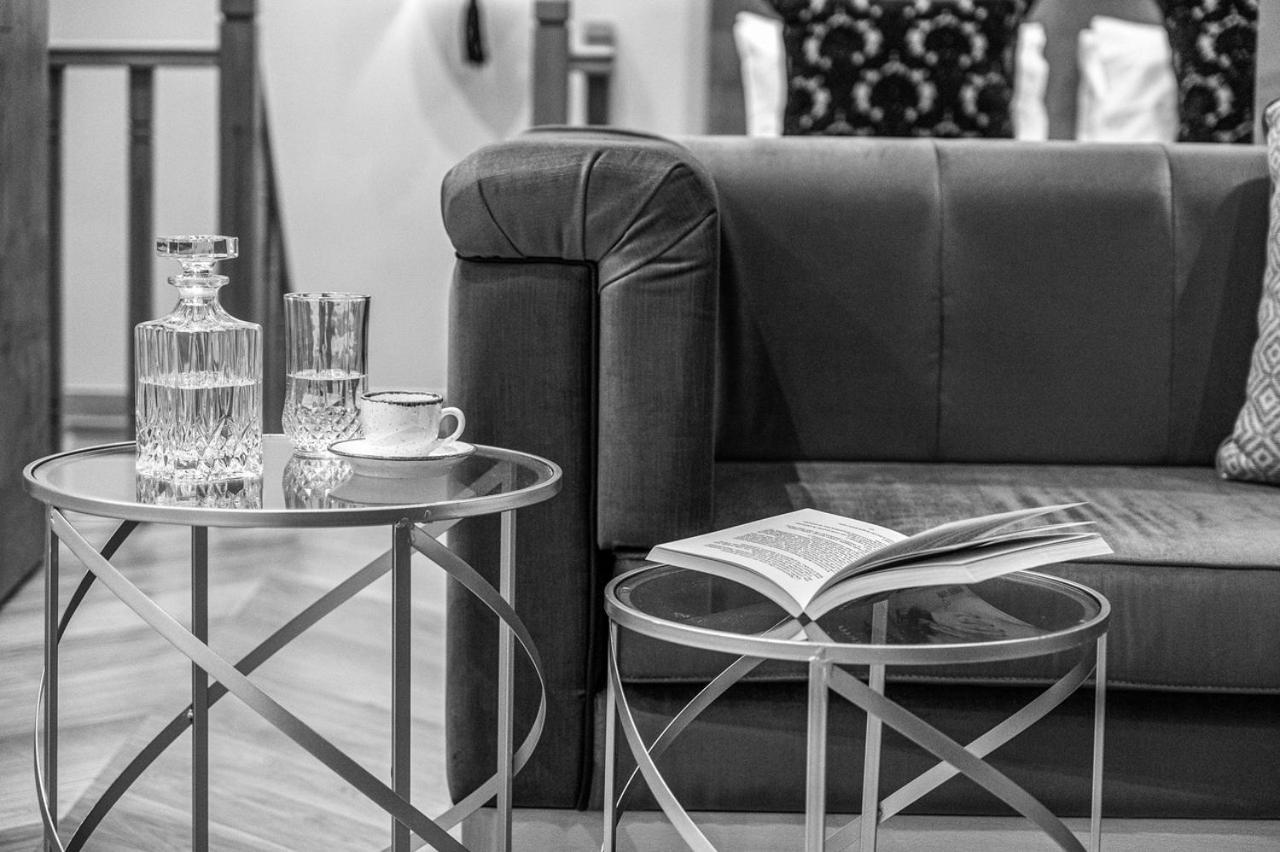 Ipelhome - Plaka Boutique Apartments Athena Bagian luar foto